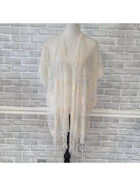 Torrid Ivory Floral Lace Fringe Ruana Kimono OSFM Coastal Grandmother Luxe